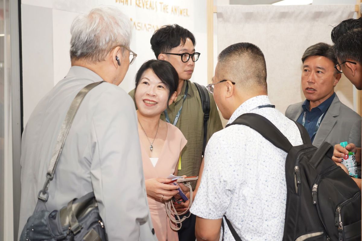 《小宅元年》論壇吸引眾多設計師、建築師與產業人士到場參與,現場透過交流與討論,共同探索小宅時代下的設計新方向。