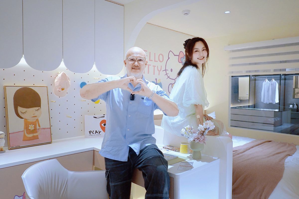 擋不住歐德傢俱輕奢衣帽間與 Hello Kitty 兒童房魅力!趙小僑(右)直呼要幫剛裝潢的新家升級,讓劉亮佐(左)哭笑不得。