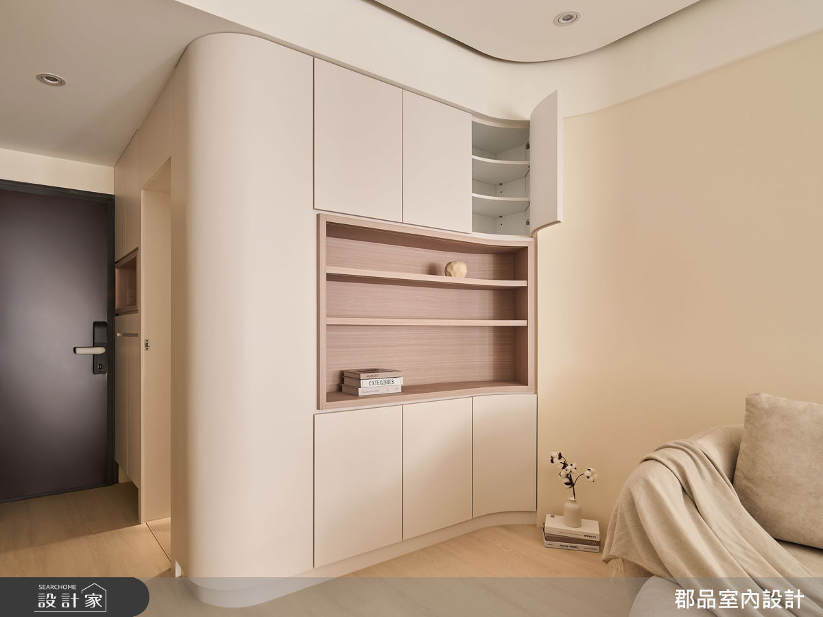 20坪新成屋(5年以下)＿簡約奶油風玄關客廳案例圖片＿郡品室內設計＿郡品_新北新店｜住進一顆還沒切的奶油蛋糕 20坪奶油簡約宅之3