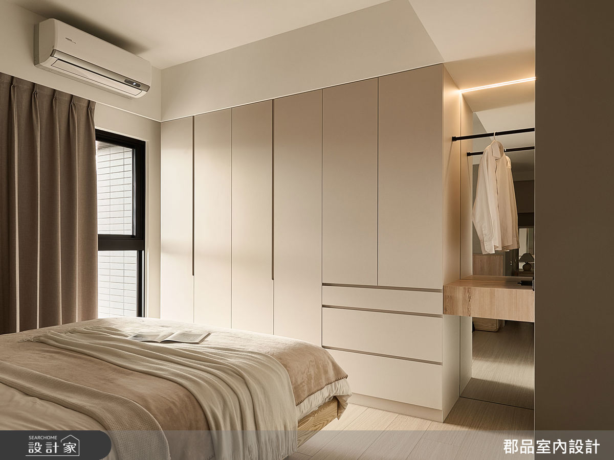 30坪新成屋(5年以下)＿現代簡約奶茶風臥室案例圖片＿郡品室內設計＿郡品_新北新莊｜今天是窗簾放風日 30坪現代淡奶宅之15