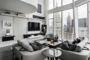紐約公寓的時髦設計學！大落地窗彌補沒有露台的都市生活_視覺圖