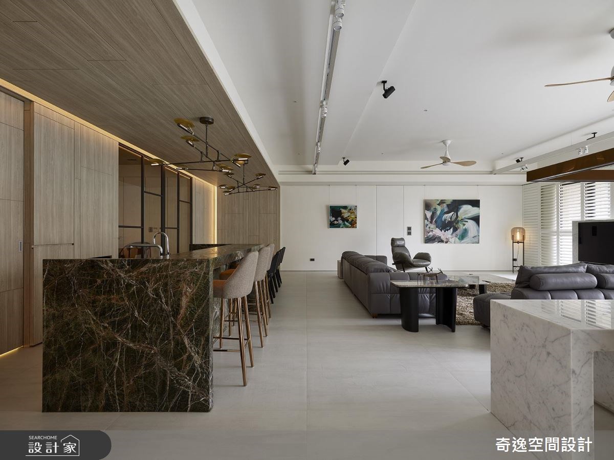 大理石紋搭配木質元素 打造 90 坪大宅低調奢華感 !
