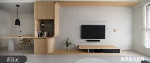 旋轉電視牆設計，客廳臥室都能舒適追劇！20 坪木系北歐宅一個人生活也精彩_視覺圖
