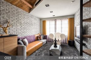 40坪頂樓Loft 風翻轉老屋！斜屋頂、中島與度假陽台，破解畸零格局並混搭美式與鄉村風_視覺圖