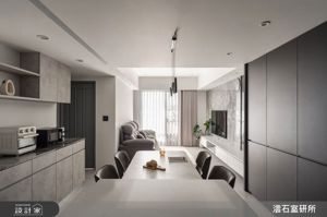 用大理石說話的 20 坪現代風住宅！洗鍊黑白灰色調隔絕城市紛擾，讓一家三口住進柔光裡_視覺圖