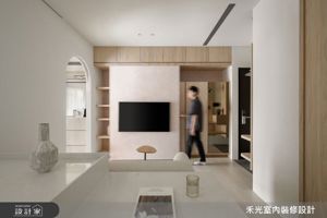 微型退休宅的舒適提案：12 坪預售屋預先客變，活動電視牆打造適量收納，弧形設計讓視覺體感安全升級_視覺圖