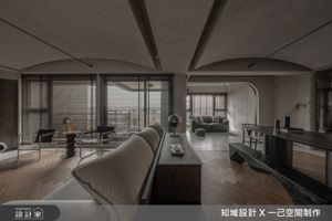 35坪侘寂宅描繪一家三口與兩隻貓的靜謐日常！二進式玄關、精品展示櫃、風格更衣室，好美！_視覺圖