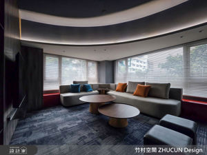 42坪平凡中古屋化身滿分辦公室! 意料之外的紅讓老空間時髦翻身_視覺圖