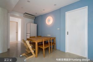 二次委託將中古屋改造成隱市寓所！34 坪中古屋用綠建材與色塊美學，打造醫學世家的減壓現代宅_視覺圖