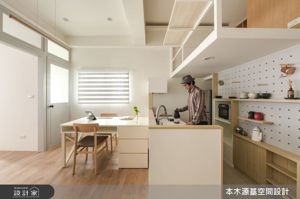 開放廚房與訂製大書桌！ 13 坪日式無印風夾層小宅，走進日劇公寓裡的溫馨場景！_視覺圖