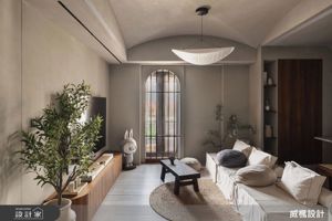 【TV】20坪侘寂小宅打造生活儀式感 藏身弧形與光影中的風景日常_視覺圖