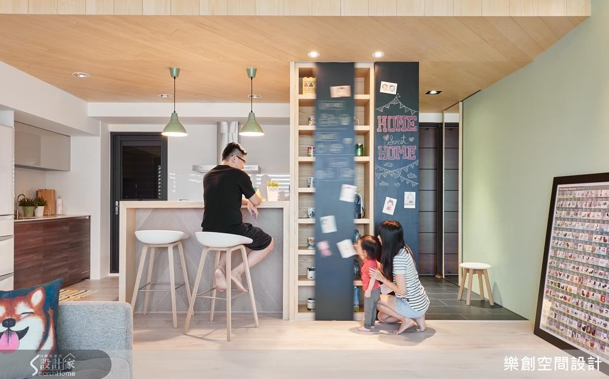 客廳：收納門片靈活用！變身一家大小創意展示舞台