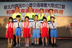 『和泰汽車守護學童安全』和泰汽車捐贈新北市交通導護裝備8000套_視覺圖