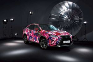 現實與夢幻的華麗邂逅 LEXUS x 蜷川實花 RX 彩繪車現身台北當代藝術館_視覺圖