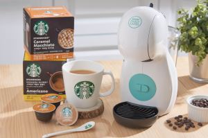 雀巢多趣酷思膠囊咖啡「史上最小」成員輕巧亮相，「PICCOLO XS 迷你企鵝機」在家也能享受星巴克咖啡_視覺圖