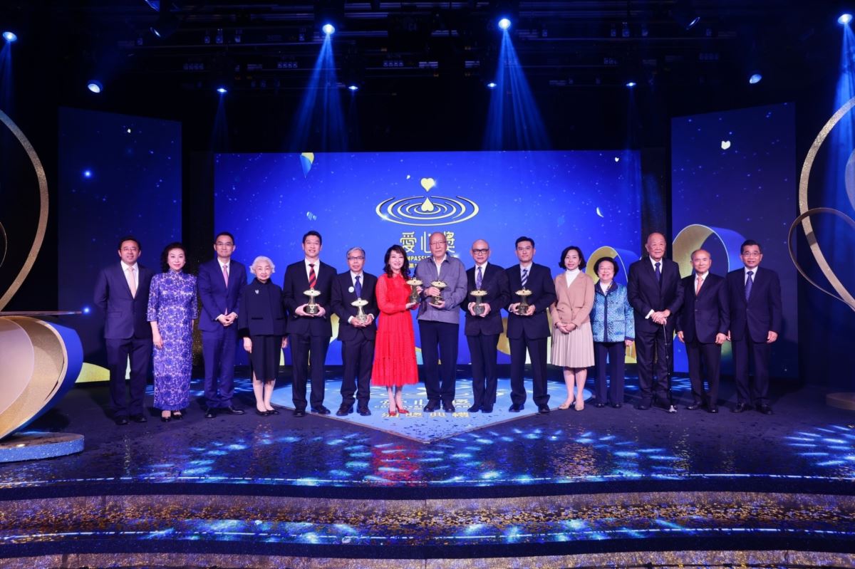 愛心水滴‧匯流成海‧愛心改變世界！_視覺圖