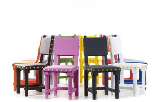 創意幽默、繽紛討喜的Gothic Chair_視覺圖