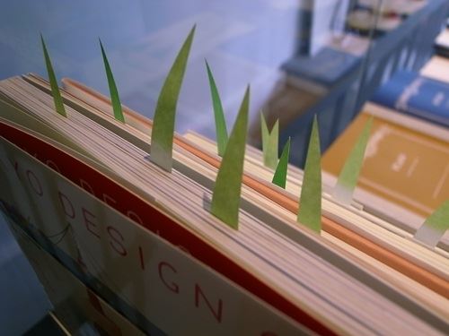 啥？草長書本裡！_視覺圖