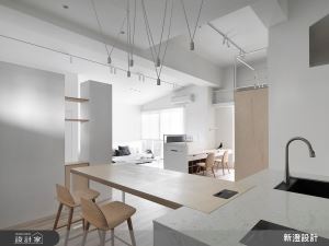 老屋翻新這些基礎工程不可少！預算內20年老屋改造成經典北歐風，還擁有夾層收納空間與大面書牆_視覺圖