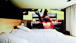 好MAN!把F1賽車貼上我家牆壁_視覺圖