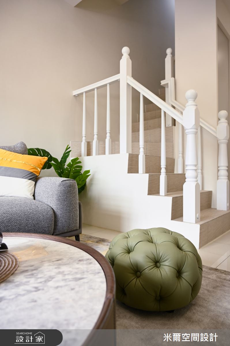 30坪新成屋(5年以下)＿現代風客廳樓梯案例圖片＿米爾空間設計＿米爾_富新時代，新屋透天_新竹縣湖口之8