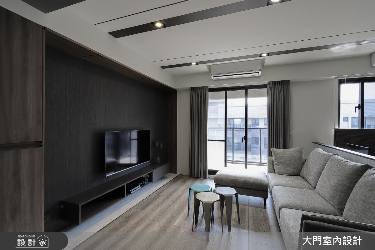 32坪新成屋(5年以下)＿現代風客廳案例圖片＿大門室內裝修設計工程有限公司＿大門_午夜藍調之4