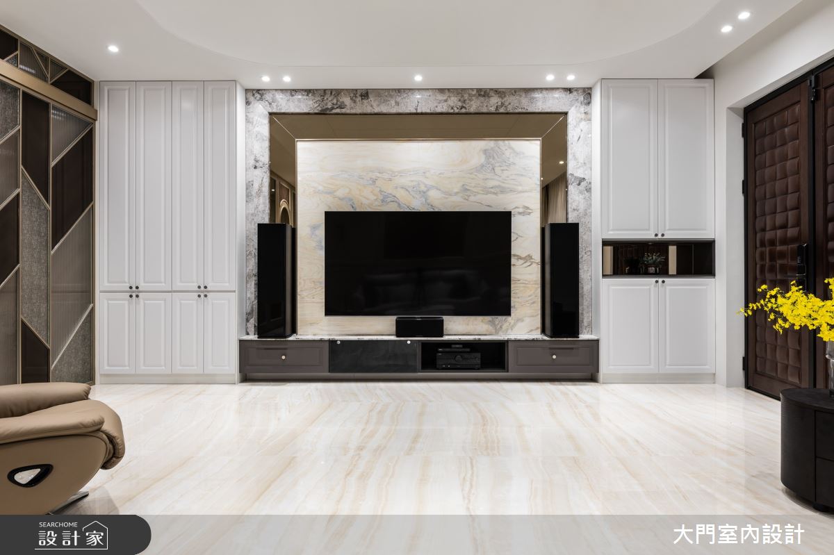 105坪新成屋(5年以下)＿新古典客廳案例圖片＿大門室內裝修設計工程有限公司＿大門_復藝・凝金之1
