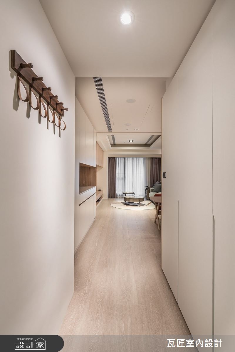 23坪新成屋(5年以下)＿日式風玄關案例圖片＿瓦匠室內裝修工程有限公司＿瓦匠_潤白森韻【2023 美國TITAN 泰坦地產 金獎】之3