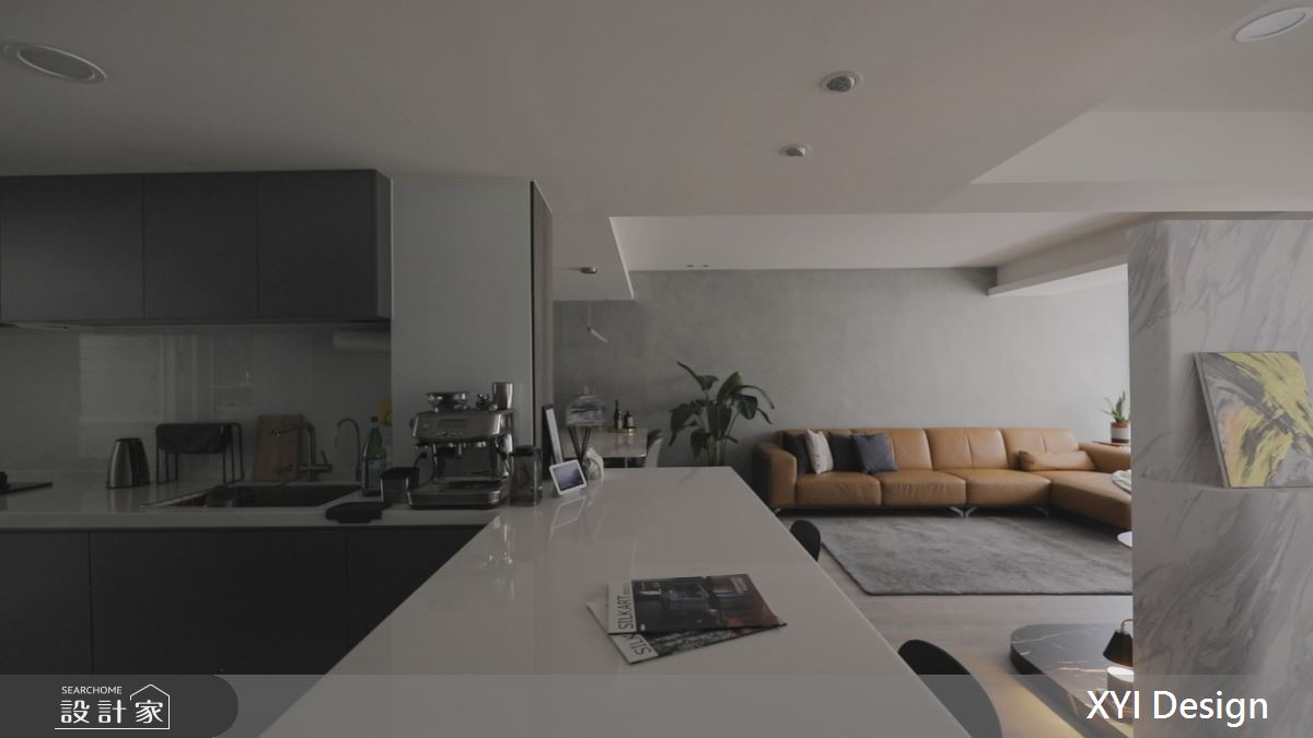 42坪老屋(31~40年)＿現代風客廳廚房吧檯中島案例圖片＿光塩良築 The Salt＿隱巷良築_居城光境_42坪現代風之2
