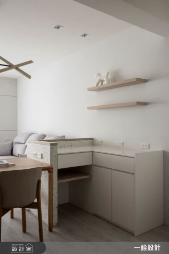 一銓_白隱微光_簡約風