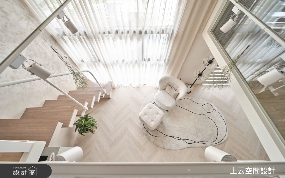 18坪新成屋(5年以下)＿混搭風客廳樓梯案例圖片＿上云空間設計＿上云_花之仙境-住辦圓舞曲之56