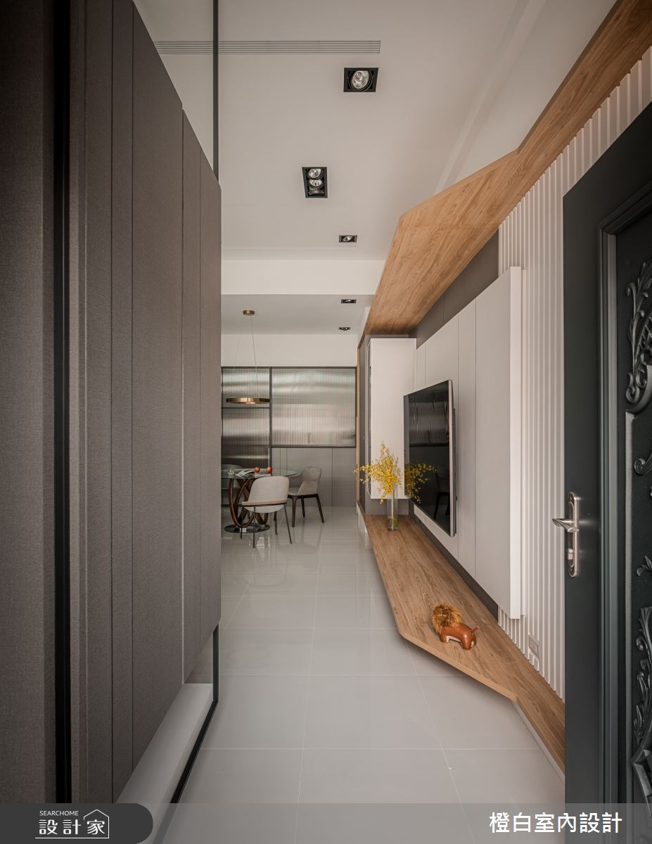 78坪中古屋(5~15年)＿現代風玄關客廳案例圖片＿橙白室內裝修設計工程有限公司＿橙白_108台中之2