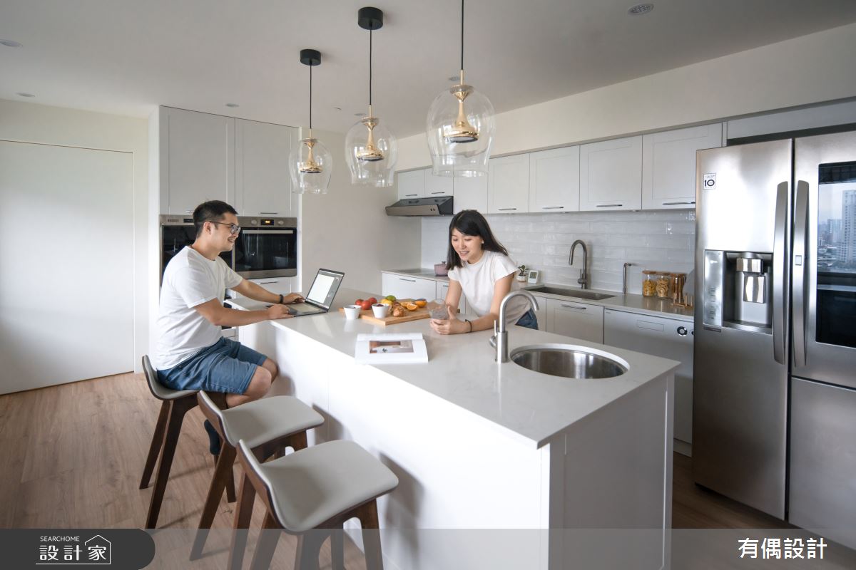 50坪中古屋(5~15年)＿現代風廚房中島案例圖片＿有偶室內裝修股份有限公司＿有偶_陽光輝映河景親子宅之17