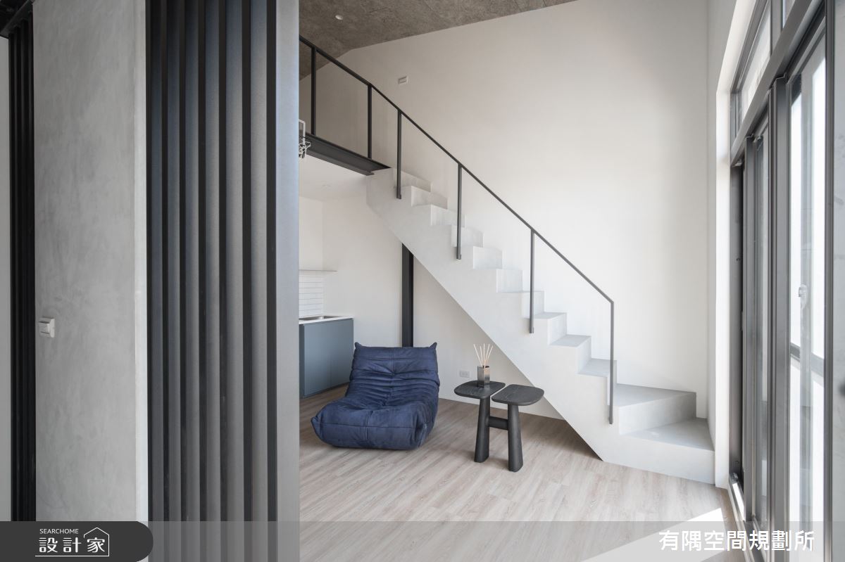 20坪老屋(16~30年)＿現代工業風客廳樓梯案例圖片＿有隅空間規劃所＿有隅_22.YC Loft之3