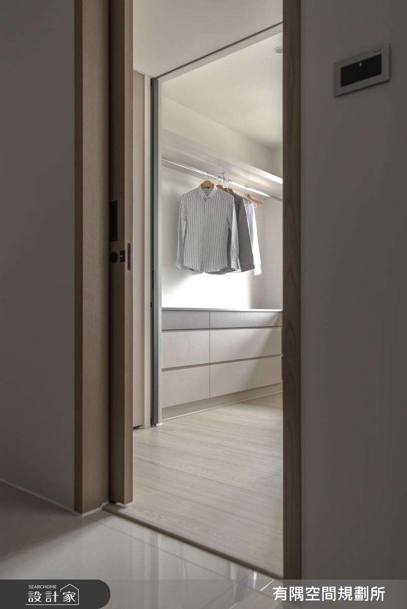 36坪新成屋(5年以下)＿現代簡約風更衣間案例圖片＿有隅空間規劃所＿有隅_23.​Jesse's home之38