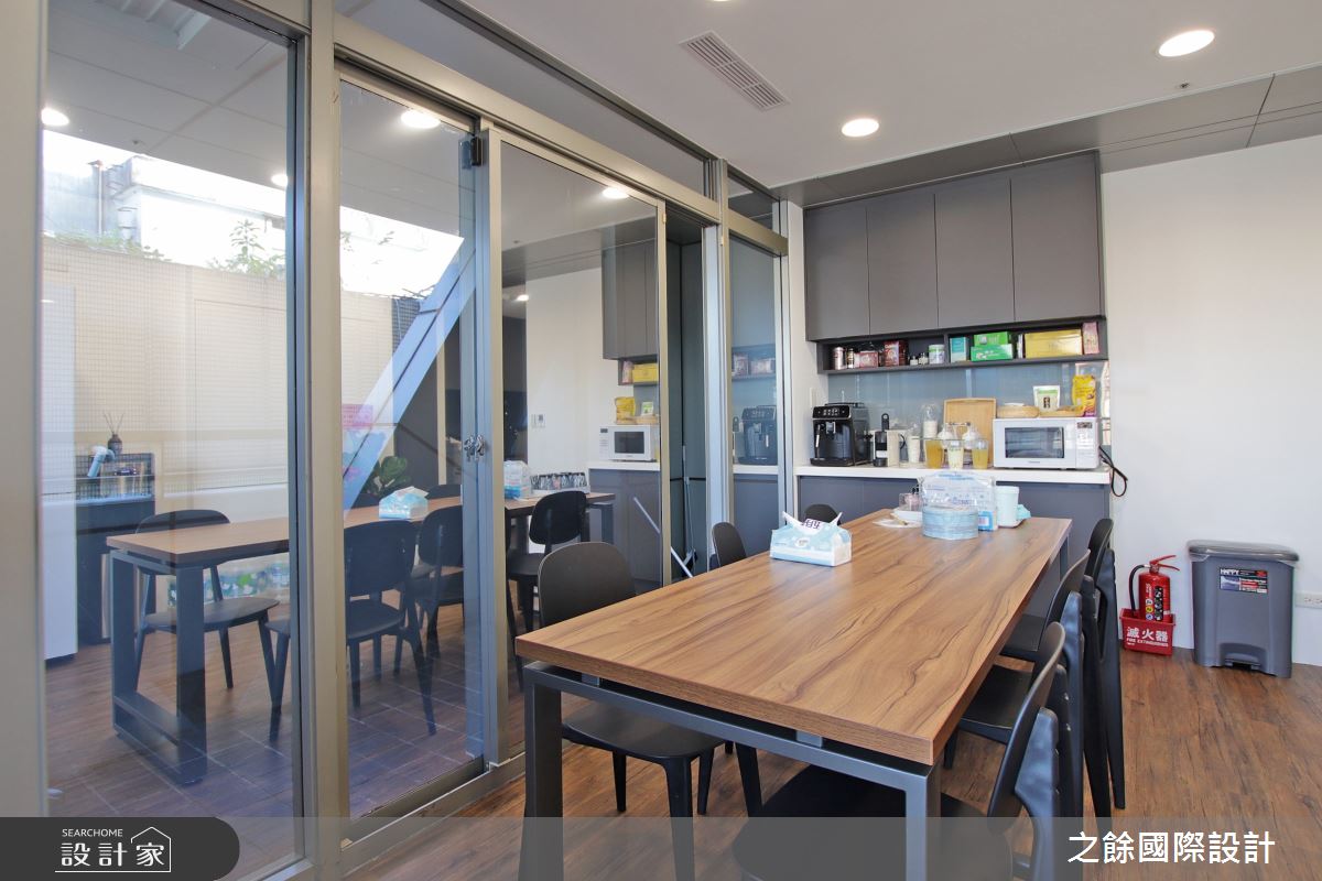 100坪老屋(31~40年)＿現代風商業空間案例圖片＿之餘國際設計＿之餘_百年靈 新光前瞻金融大樓之11