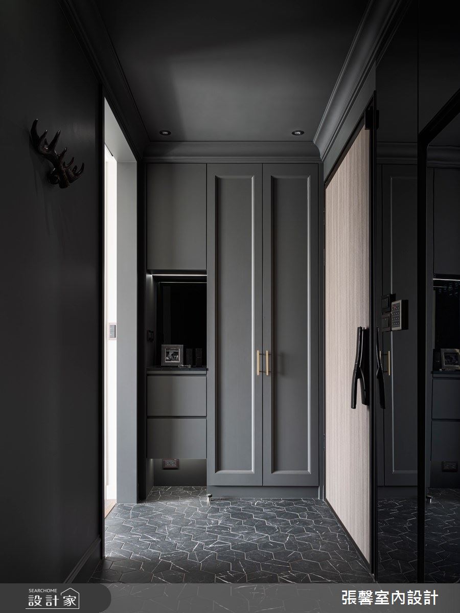23坪新成屋(5年以下)＿現代風玄關案例圖片＿張馨室內設計/瀚觀室內裝修設計工程有限公司＿張馨_黑韵 靜謐之1