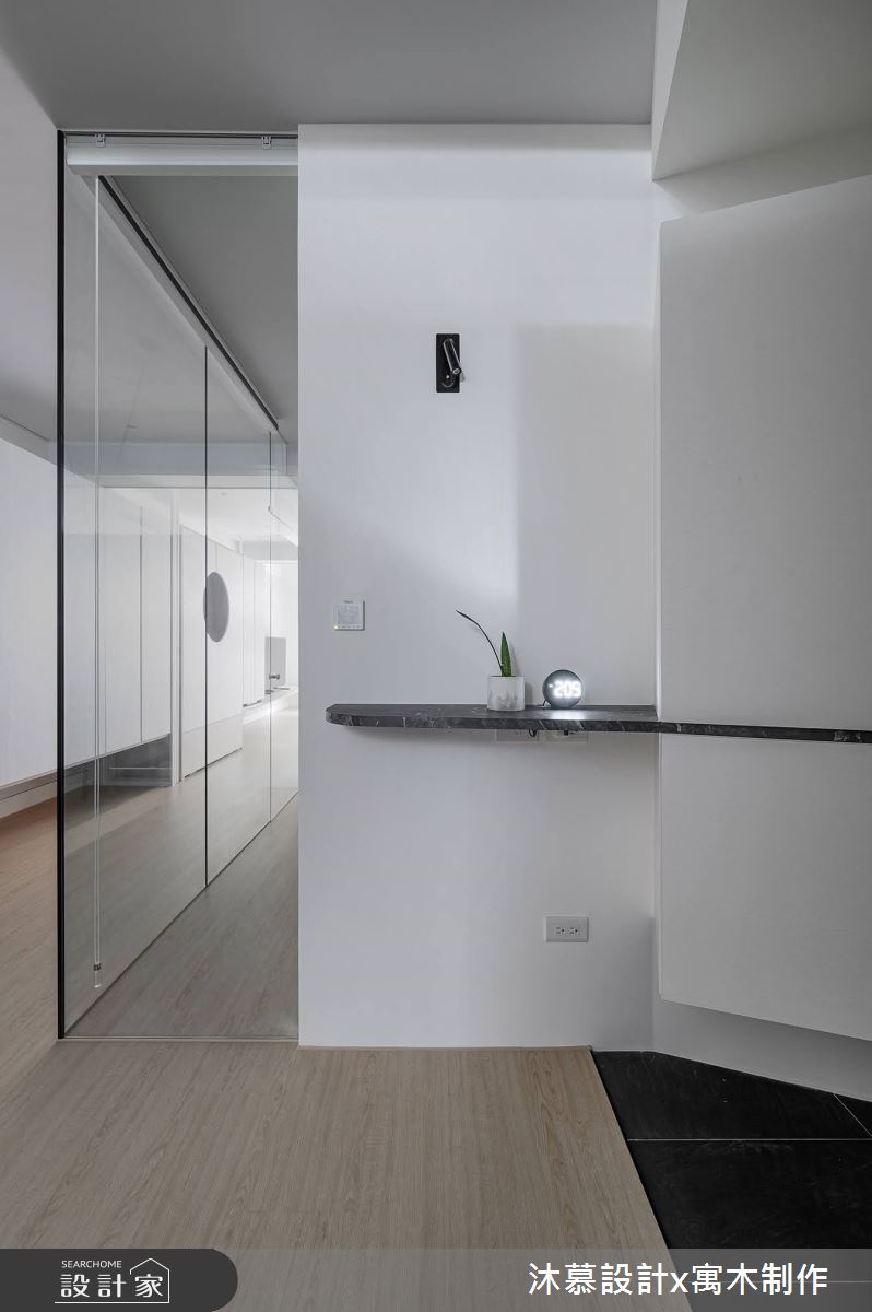 老屋(41~50年)＿現代風玄關案例圖片＿沐慕室內設計＿沐慕_隙之間 l The Gap之1