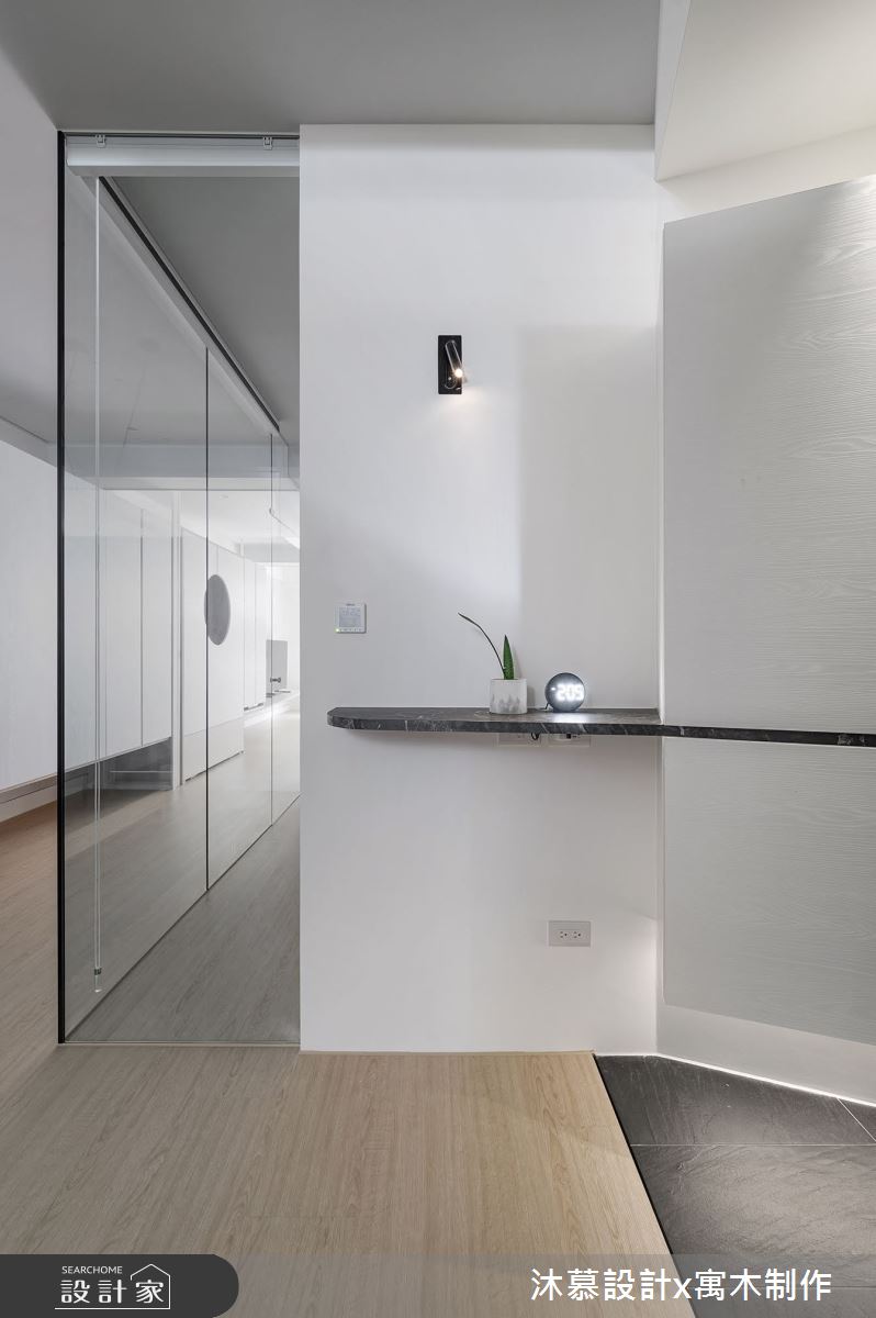 老屋(41~50年)＿現代風玄關案例圖片＿沐慕室內設計＿沐慕_隙之間 l The Gap之2
