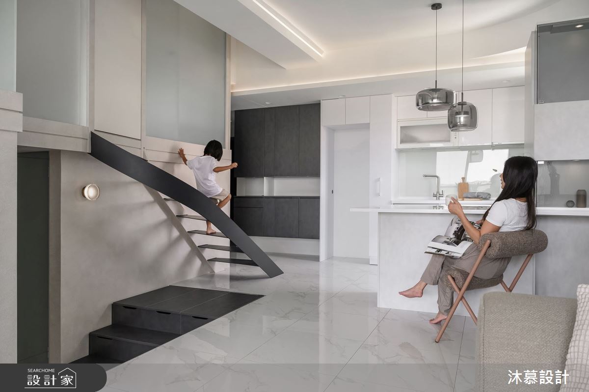 18坪新成屋(5年以下)＿現代風客廳餐廳廚房樓梯中島案例圖片＿沐慕室內設計＿沐慕_童年 l Less is more之20