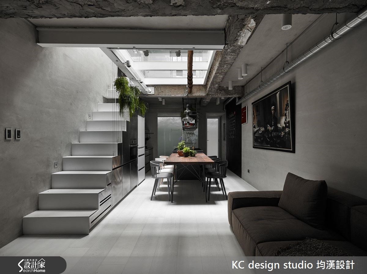 42坪老屋(16~30年)＿工業風客廳餐廳樓梯案例圖片＿KC design studio 均漢設計＿KC_17士林王宅之12