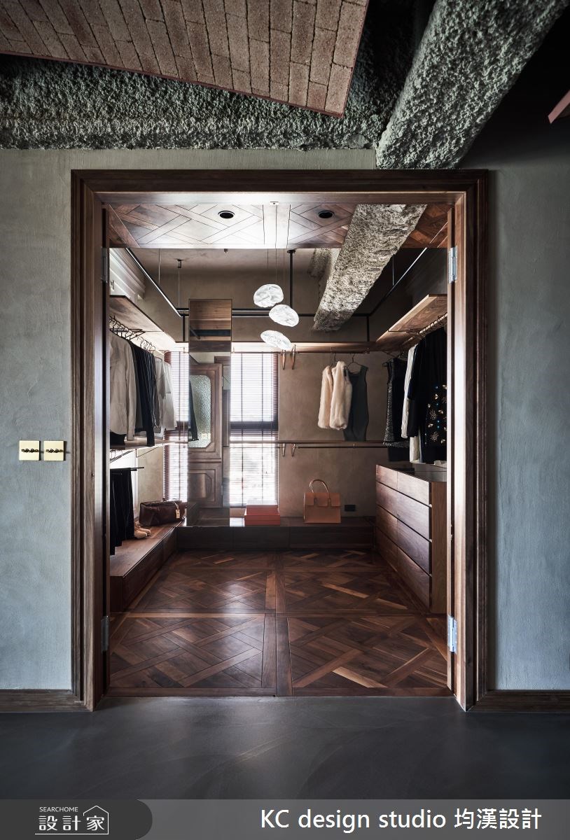 45坪新成屋(5年以下)＿混搭風更衣間案例圖片＿KC design studio 均漢設計＿KC_24新店王宅之13