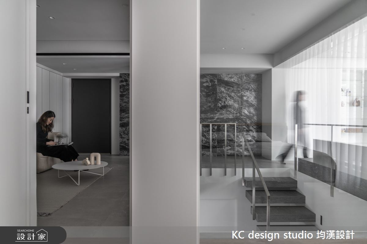 65坪中古屋(5~15年)＿現代風客廳樓梯案例圖片＿KC design studio 均漢設計＿KC_55新店林宅之5