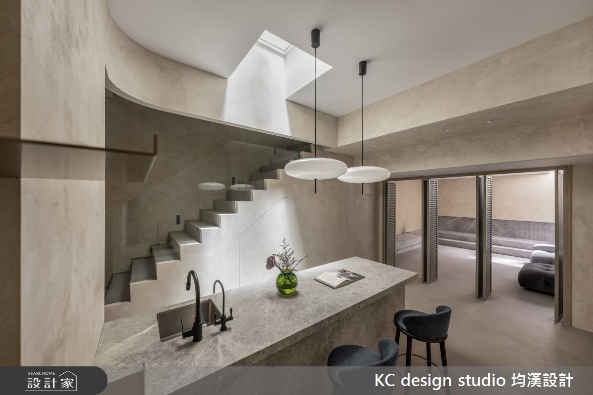 100坪新古屋(10年以下)＿現代風客廳餐廳吧檯樓梯中島案例圖片＿KC design studio 均漢設計＿KC_65新竹呂宅之22