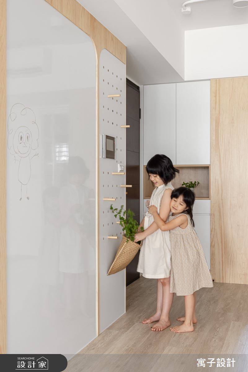 30坪新成屋(5年以下)＿北歐風玄關案例圖片＿寓子設計＿寓子_Girls之2