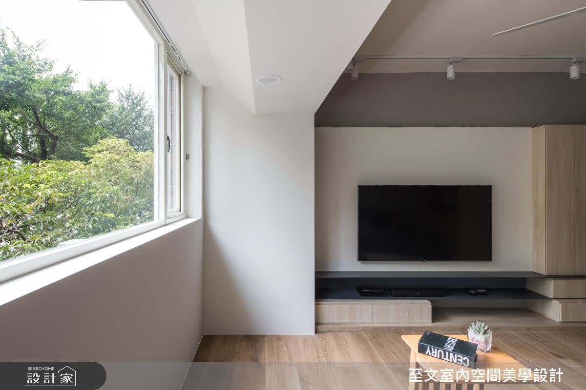 33坪老屋(16~30年)＿北歐風客廳案例圖片＿至文室內裝修設計＿至文_綠意。框景之3