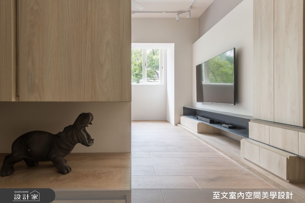 33坪老屋(16~30年)＿北歐風玄關客廳案例圖片＿至文室內裝修設計＿至文_綠意。框景之2