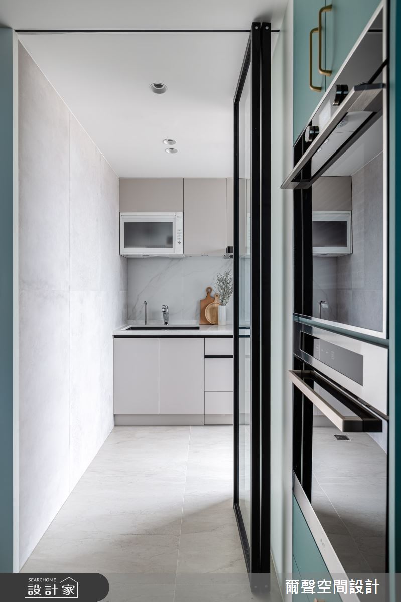 16坪預售屋＿現代風廚房案例圖片＿爾聲空間設計＿爾聲_Blue Lagoon 一抹藍湖之12