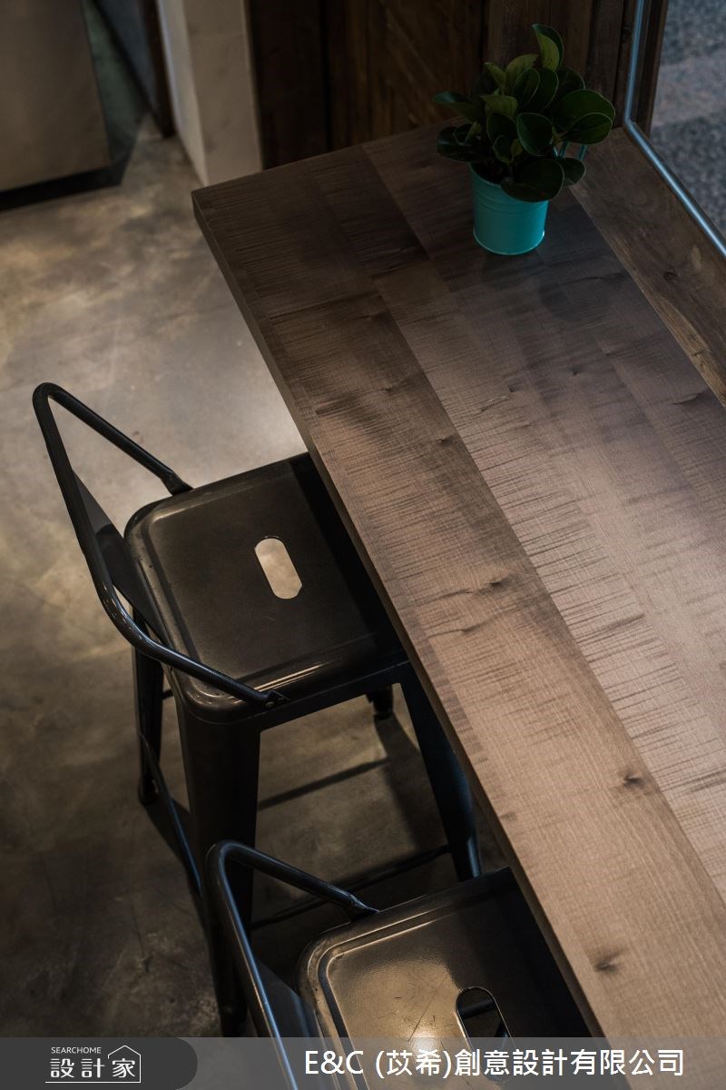 34坪老屋(16~30年)＿工業風商業空間案例圖片＿苡希E&C創意設計有限公司＿苡希_01.台北商業空間_34坪工業風之16