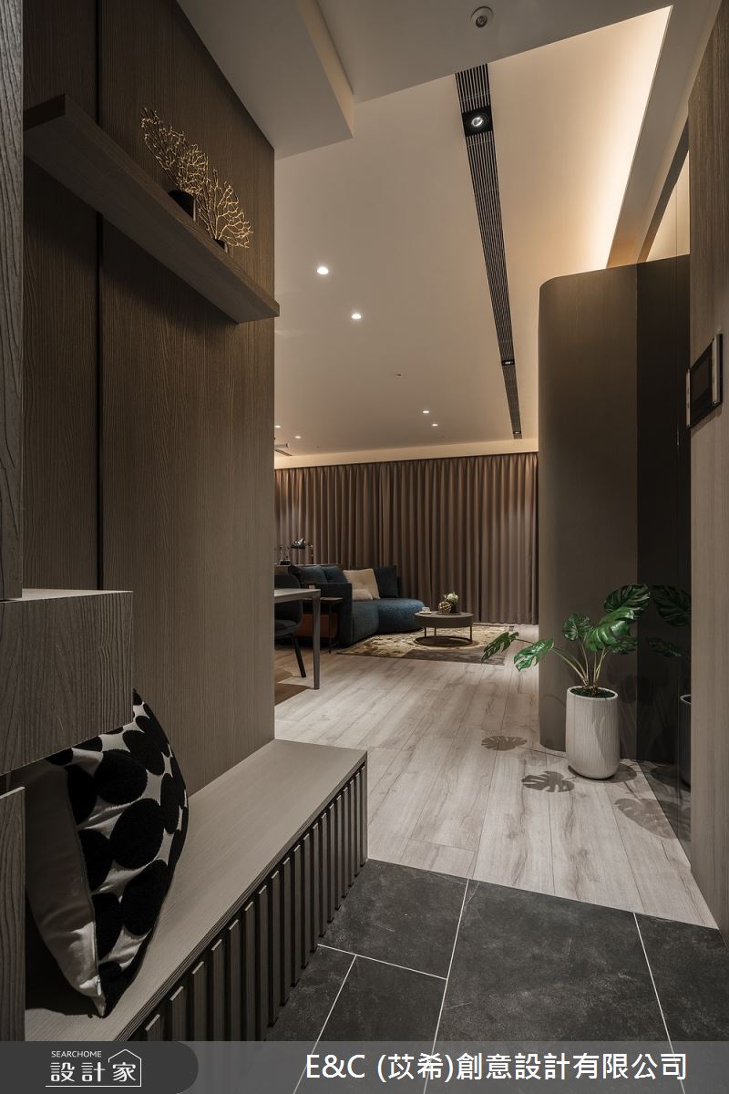 中古屋(5~15年)＿現代風玄關客廳案例圖片＿苡希E&C創意設計有限公司＿苡希_21.新北_22.6坪現代風之2